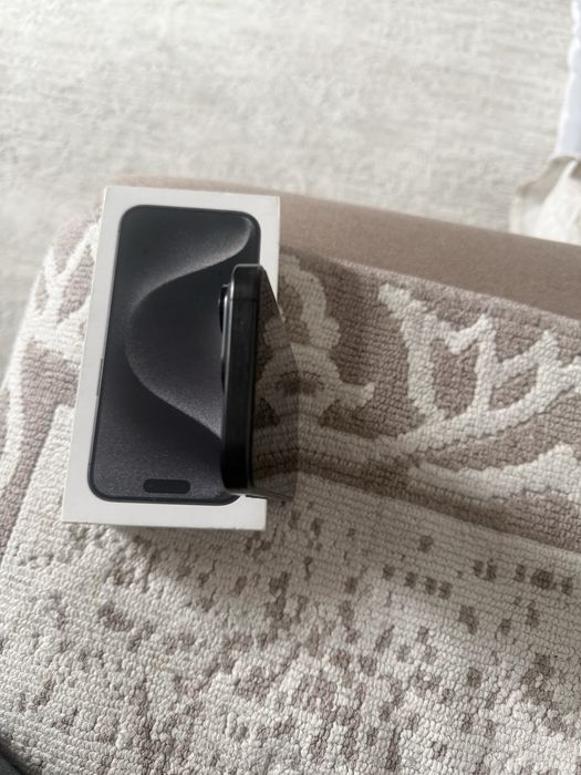 Продамiphone 15 pro 256 g обьем заряда88