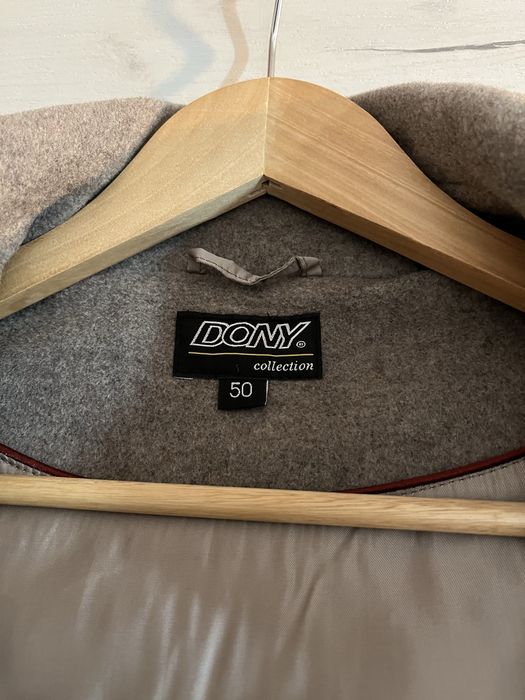 Palton dama de calitate cu gluga 80% lana marime 50 in stare perfecta