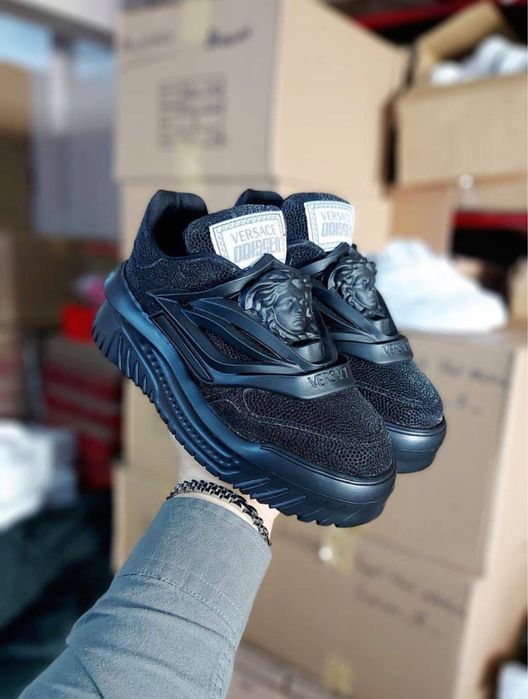 Adidasi versace negri