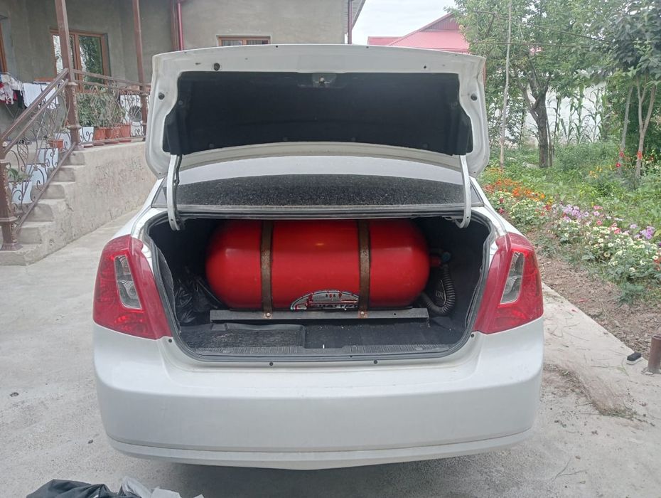 Mashina sotiladi xolati yaxshi