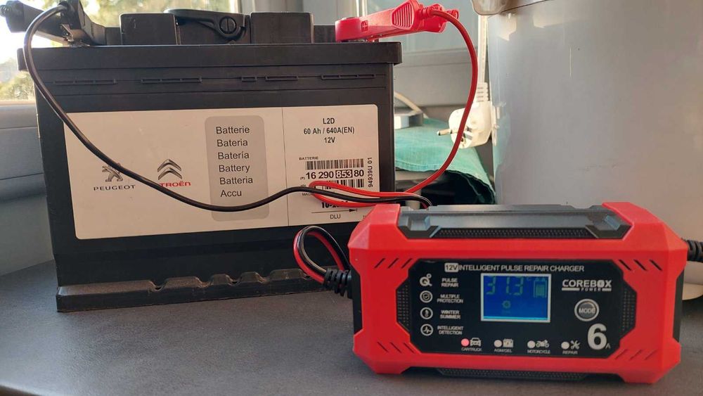 Зарядно за акумулаторни батерии 12V