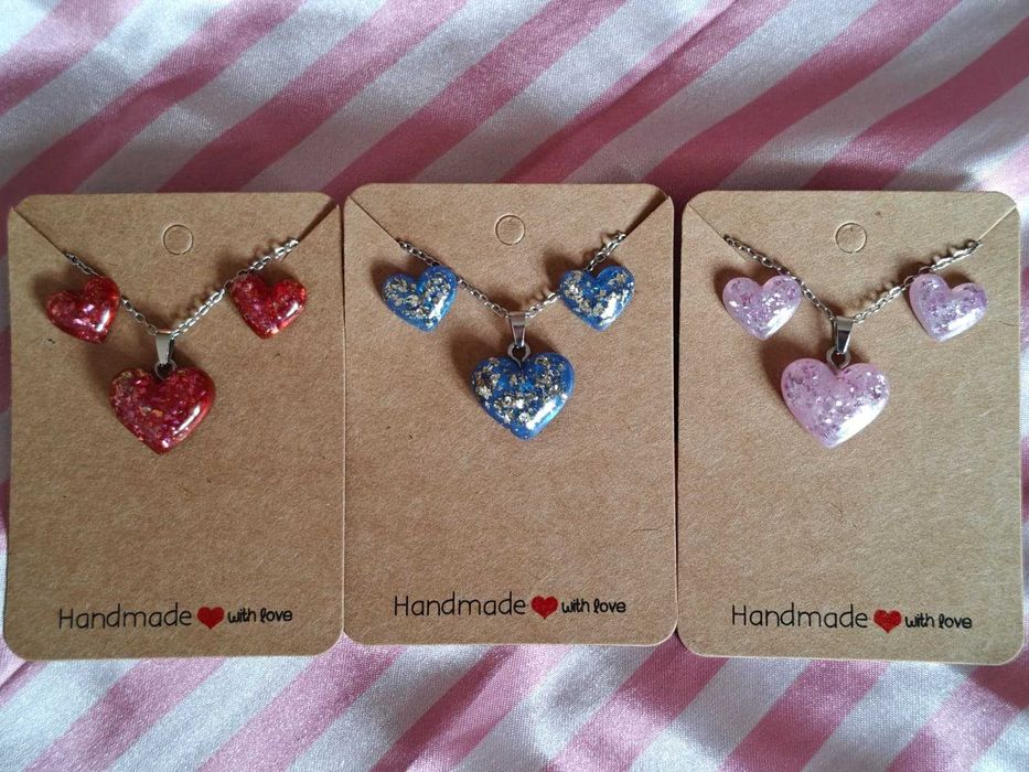 Set din rasina unic handmade ( lantisor cu pandantiv + cercei )