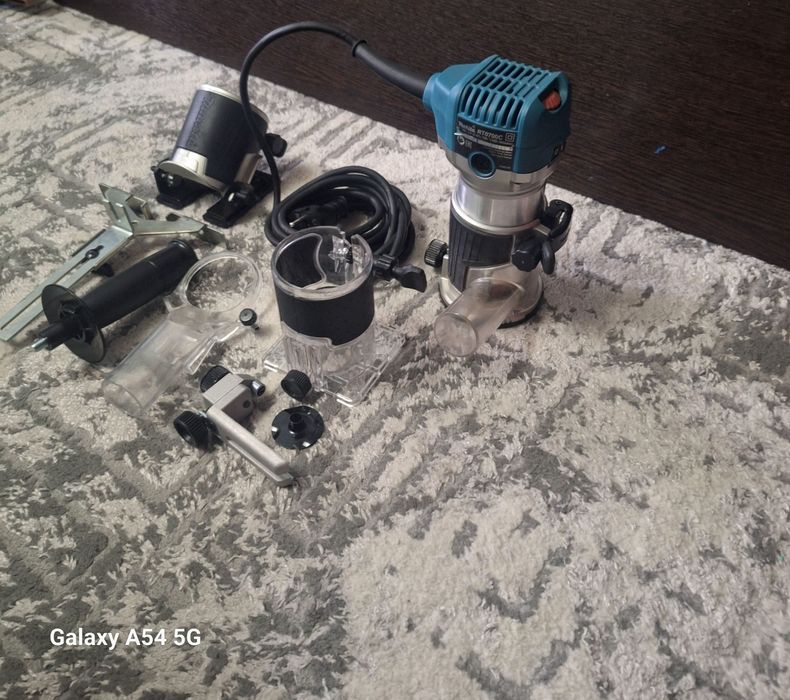 Фрезер Makita RT0700C — Мощный, Точный, Как Новый!"