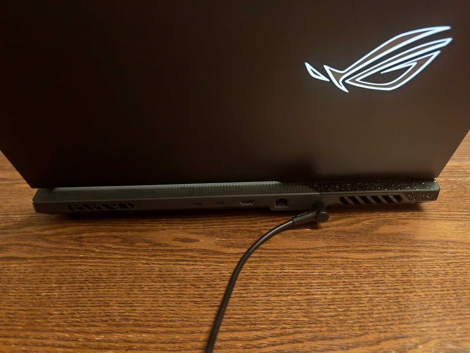 ASUS ROG STRIX G17 , AMD Ryzen 9 7945HX, GeForce RTX 4060