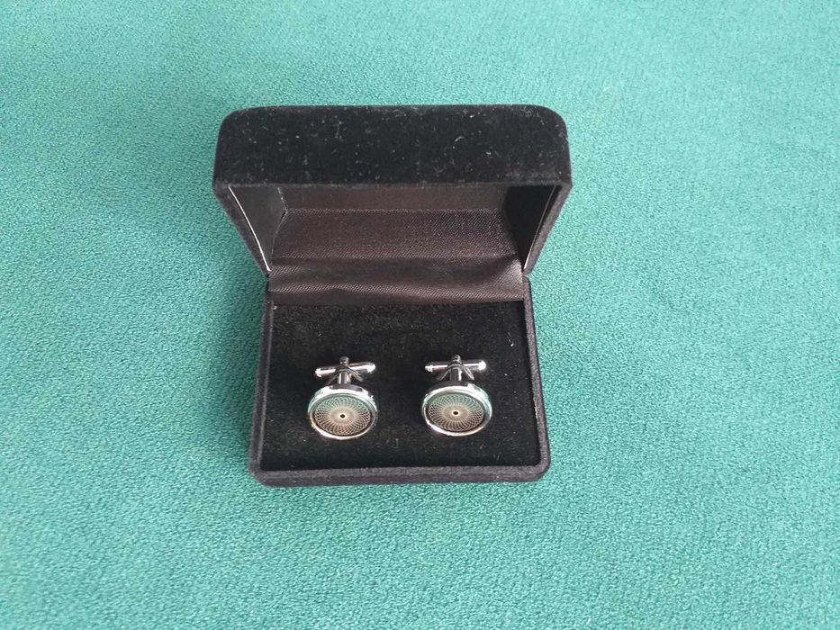 Butoni swarovski + butoni clasici! 350 lei