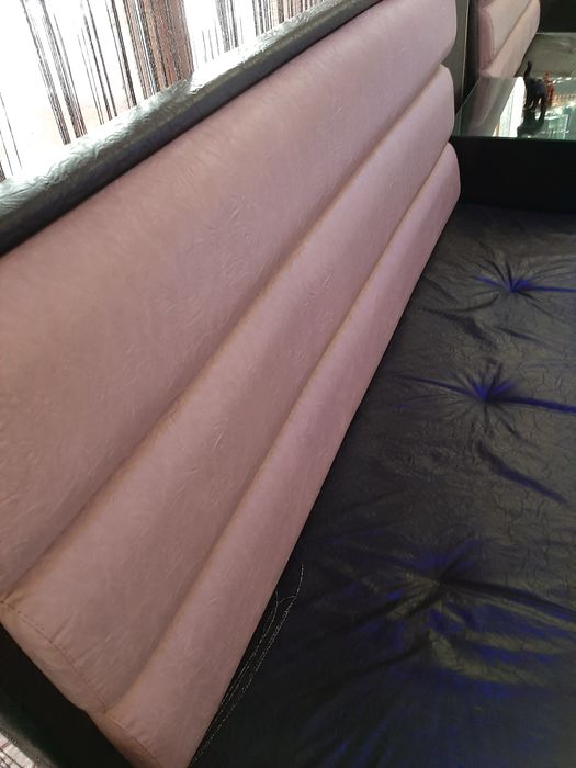 Бар маси,бар столове,дивани ,маси и столове от неработещо кафе.