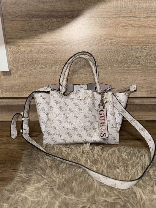 Кожена чанта Guess
