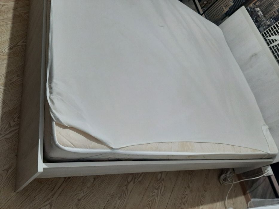 Двуспальная кровать