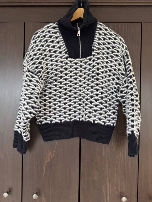 Пуловер OYSHO с яка и цип, тип поло