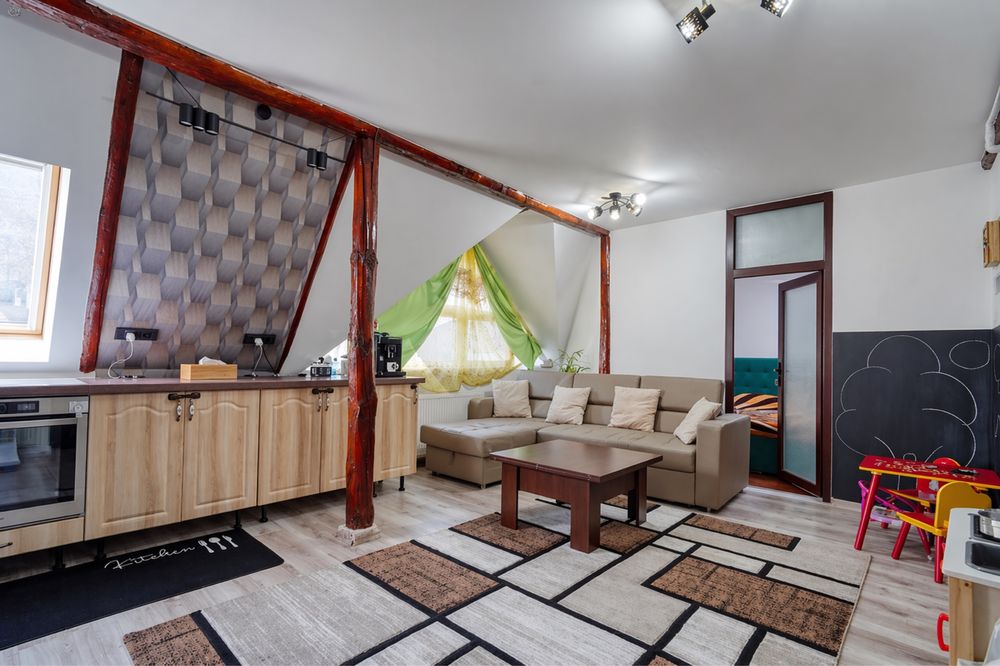 Vand apartament smart 3 camere -mansarda- loc de parcare-curte