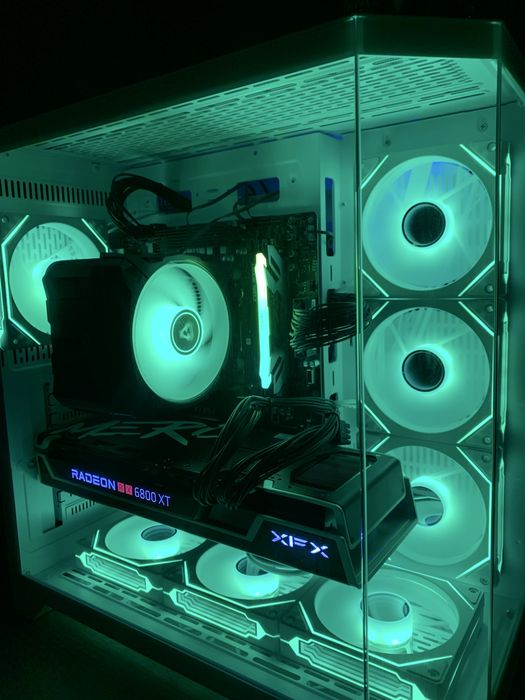 PC Ryzen 5 7600x 16gb ddr5 6000mhz placa video rx 6800 xt, 2tb stocare m2 samsung 980 evo, plus restul setupului pt cine doreste