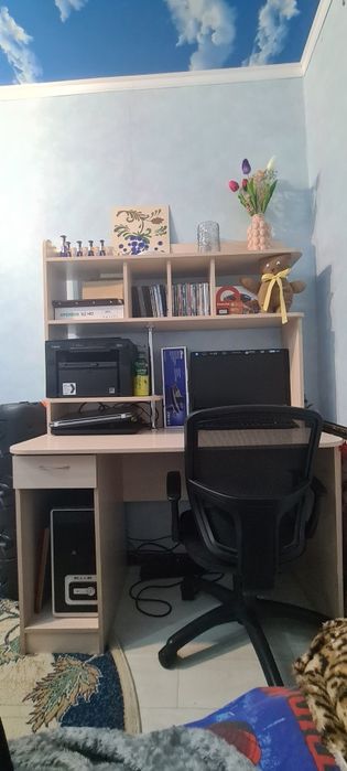 Продам компьютерный стол