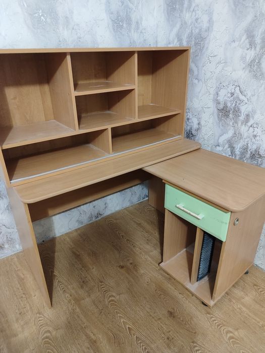 Отдам ученический стол