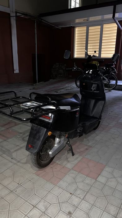 Elektr moped sotiladi
