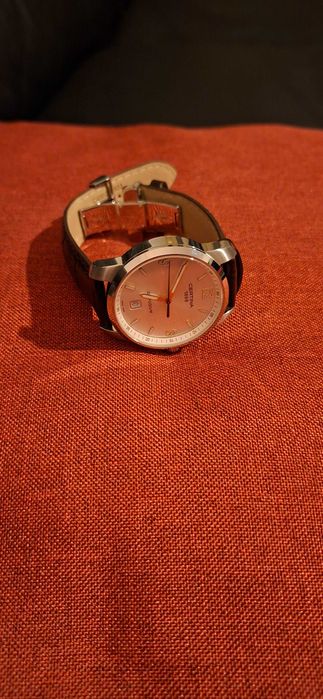 Продавам чисто нов часовник Certina