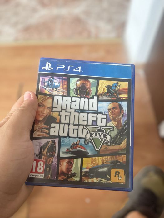 Ps4 slim със 11 игри 816gb топ състояние