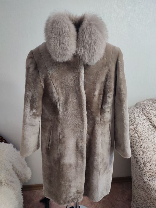 Шуба мутоновая с песцом 46рр