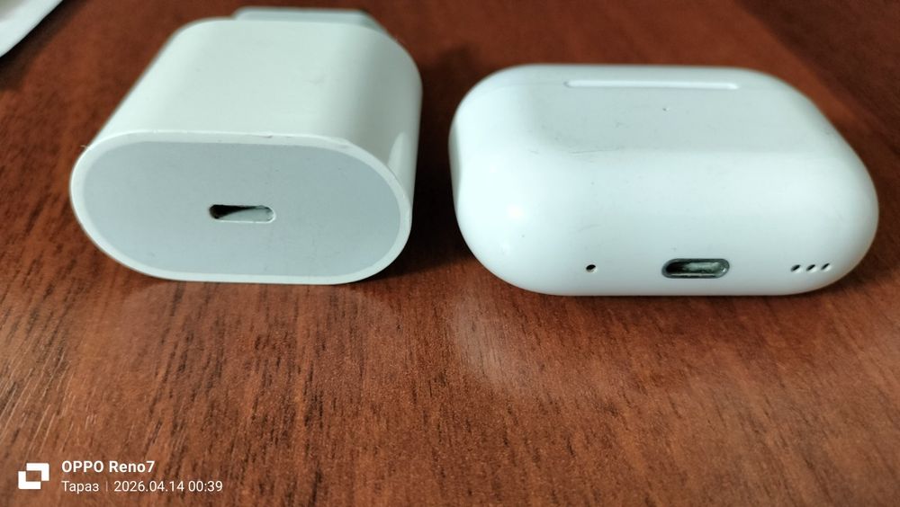 AirPods  құлаққаптары.