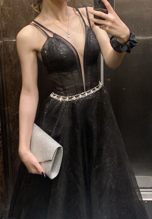Черна бална рокля