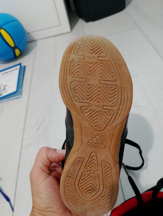 Футболни обувки 28 номер