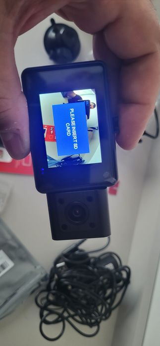 Camera auto tripla,  noua