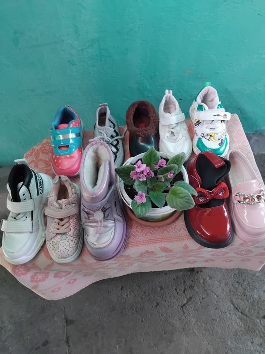 Обувь для девочки.