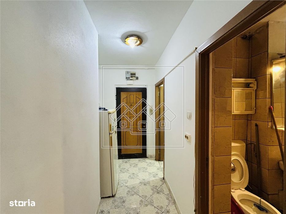 Ap cu 2 camere, balcon - Zona Cedonia