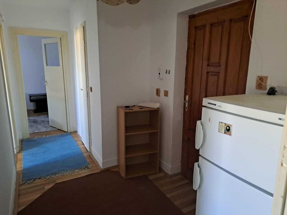 Închiriez apartament cu 2 camere. 60mp. Etajul 3.  Republicii. CAREI.