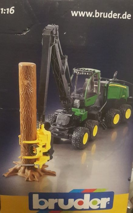 Bruder Харвестер с бревном