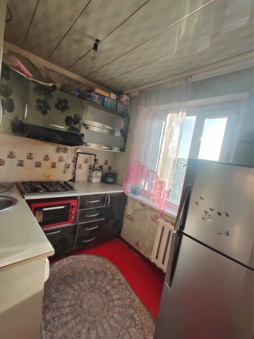 1 мкр 3 бөлмелі пәтер сатылады.