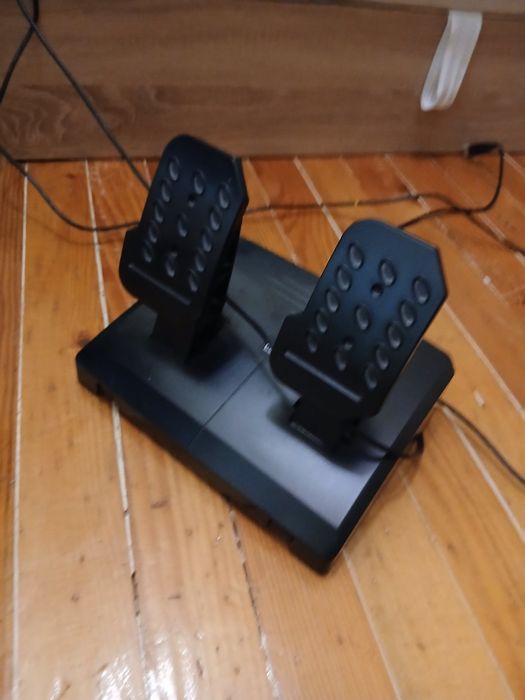 Ps4 500gb Slim , НОВ джойстик    Волан с педали +5игри