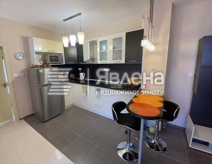 Продава се Тристаен апартамент в Созопол - 104 кв.м за 2068 €/кв.м - Снимка #2