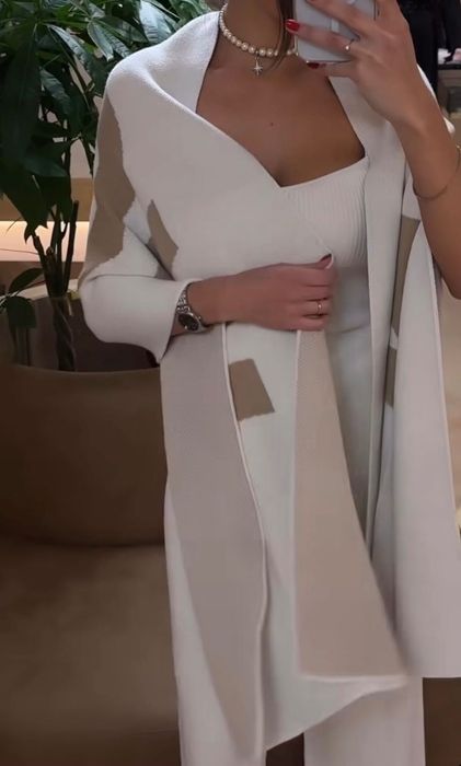 бежов плетен шал