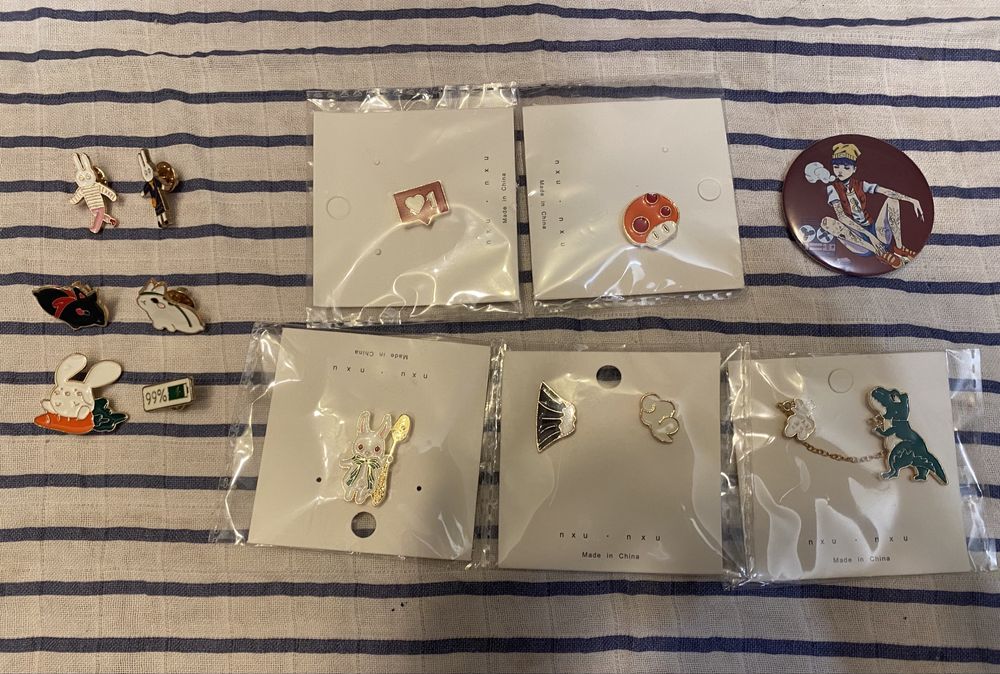 Серги, значки