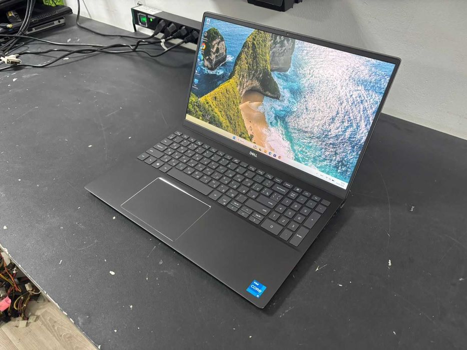 Ноутбук Dell core i5 11gen Работает очень шустро