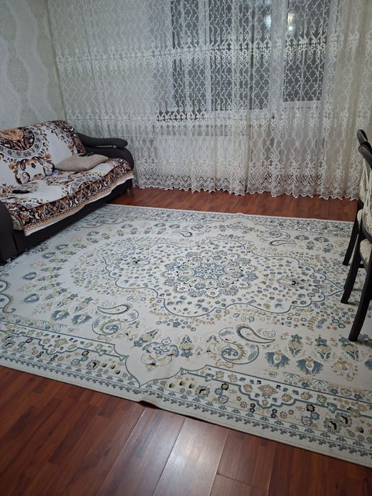 Ковёр 2,5 × 4 м, в хорошем состоянии