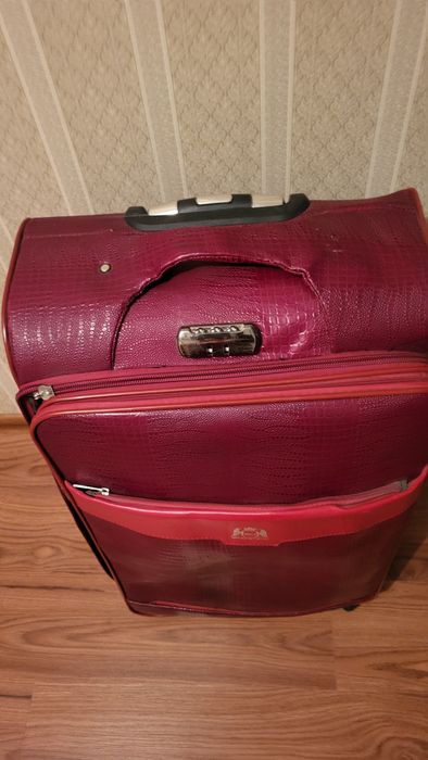 Продам чемодан в отличном состоянии