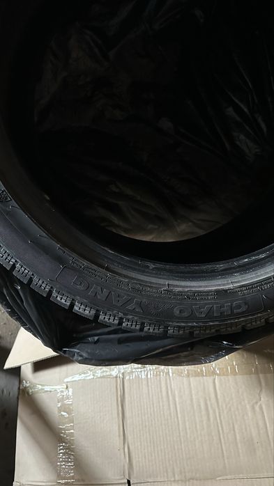 275 / 40 / R19 шина зимный