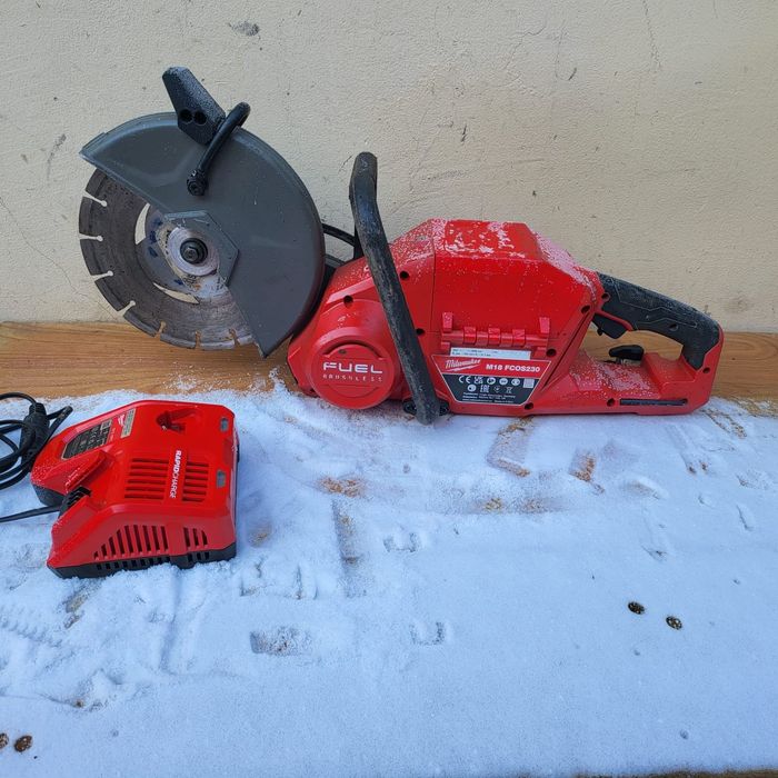 Fierăstrău debitare cu acumulator  Milwaukee M18 FCOS239