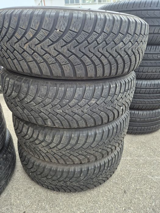 4бр. 215/70/16 Falken Eurowinter hs01 SUV зимни гуми