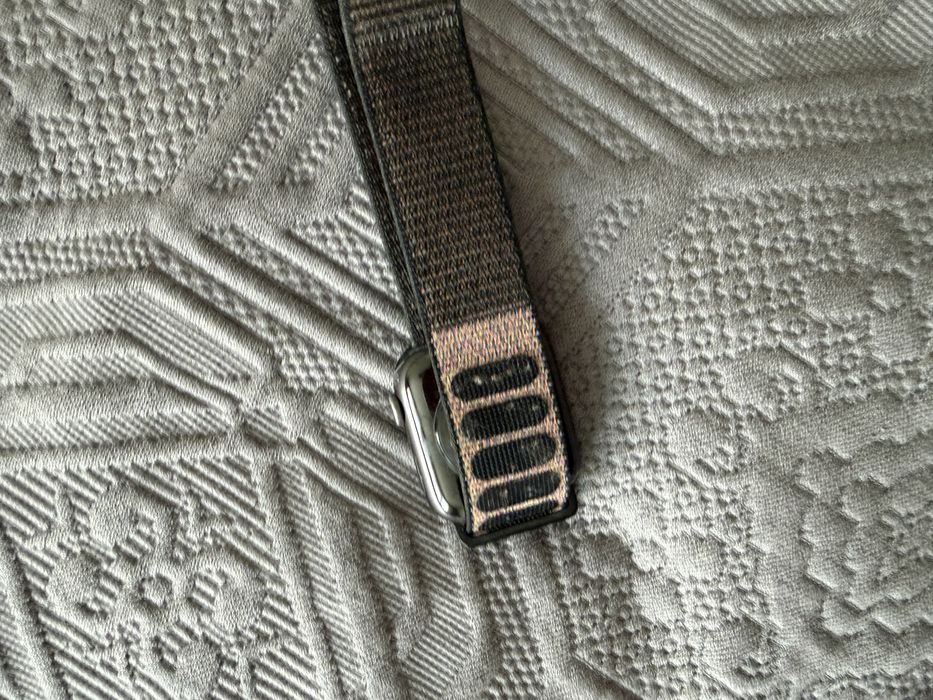 Продам apple watch SE