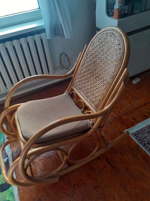 Продаётся кресло качалка из бамбука