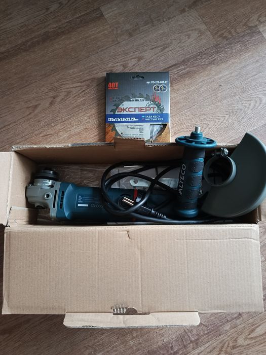 Угловая шлифмашина(болгарка)