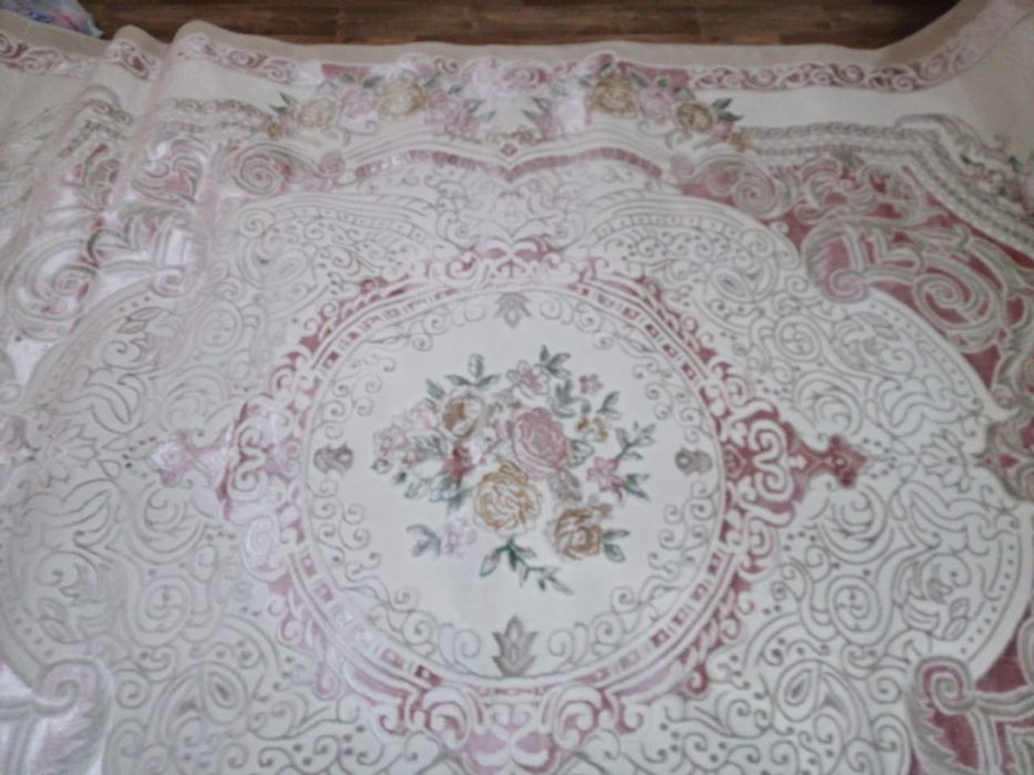 Новый шёлковый ковёр