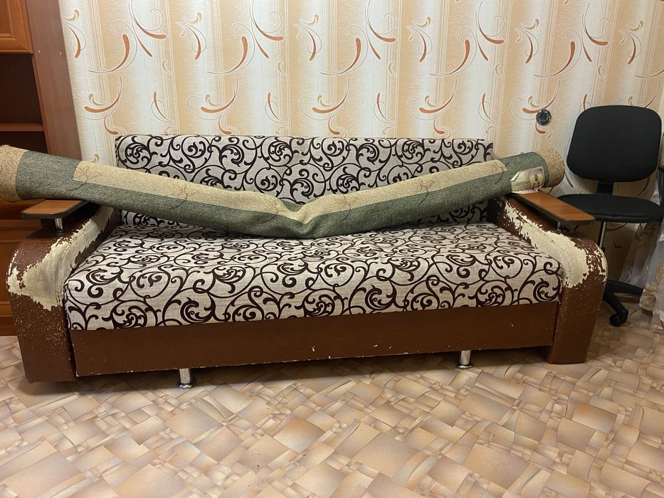 Продается диван, не новый
