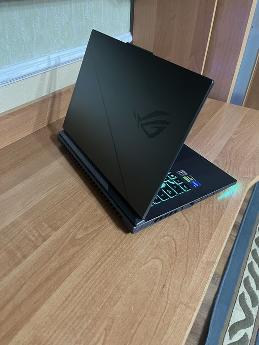 Продам игровой ноутбук ASUS ROG Strix G16