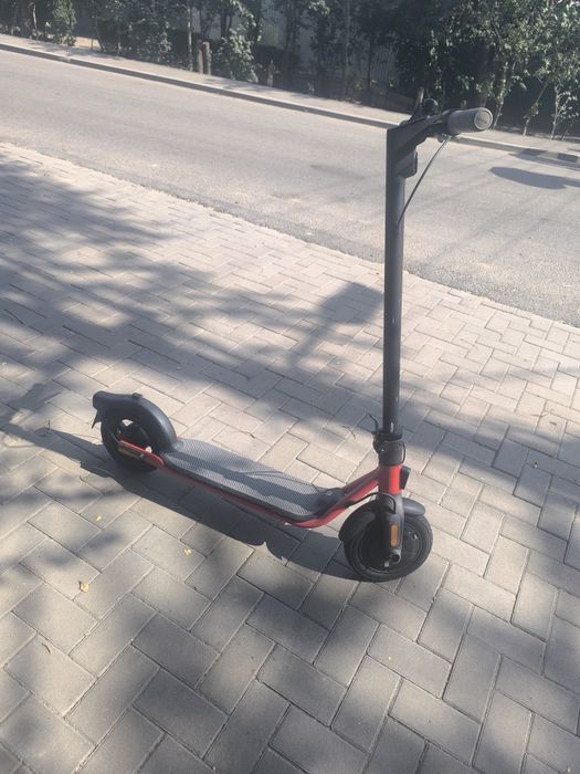 Продам электросамокат Segway Ninebot E2 Plus.
