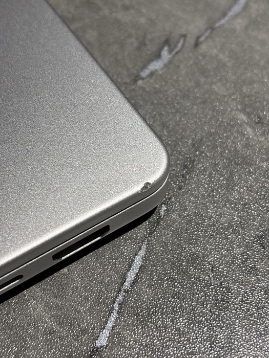 Mac book pro M5 chip 14inch 16/512gb