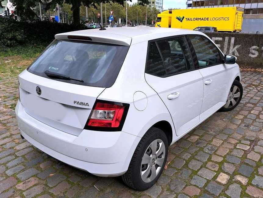 Inchirieri auto diesel - Masini de inchiriat economice - Skoda Fabia - Masina economica de inchiriat