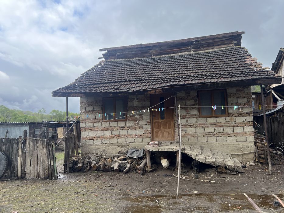 Vând casă nr 0764706871